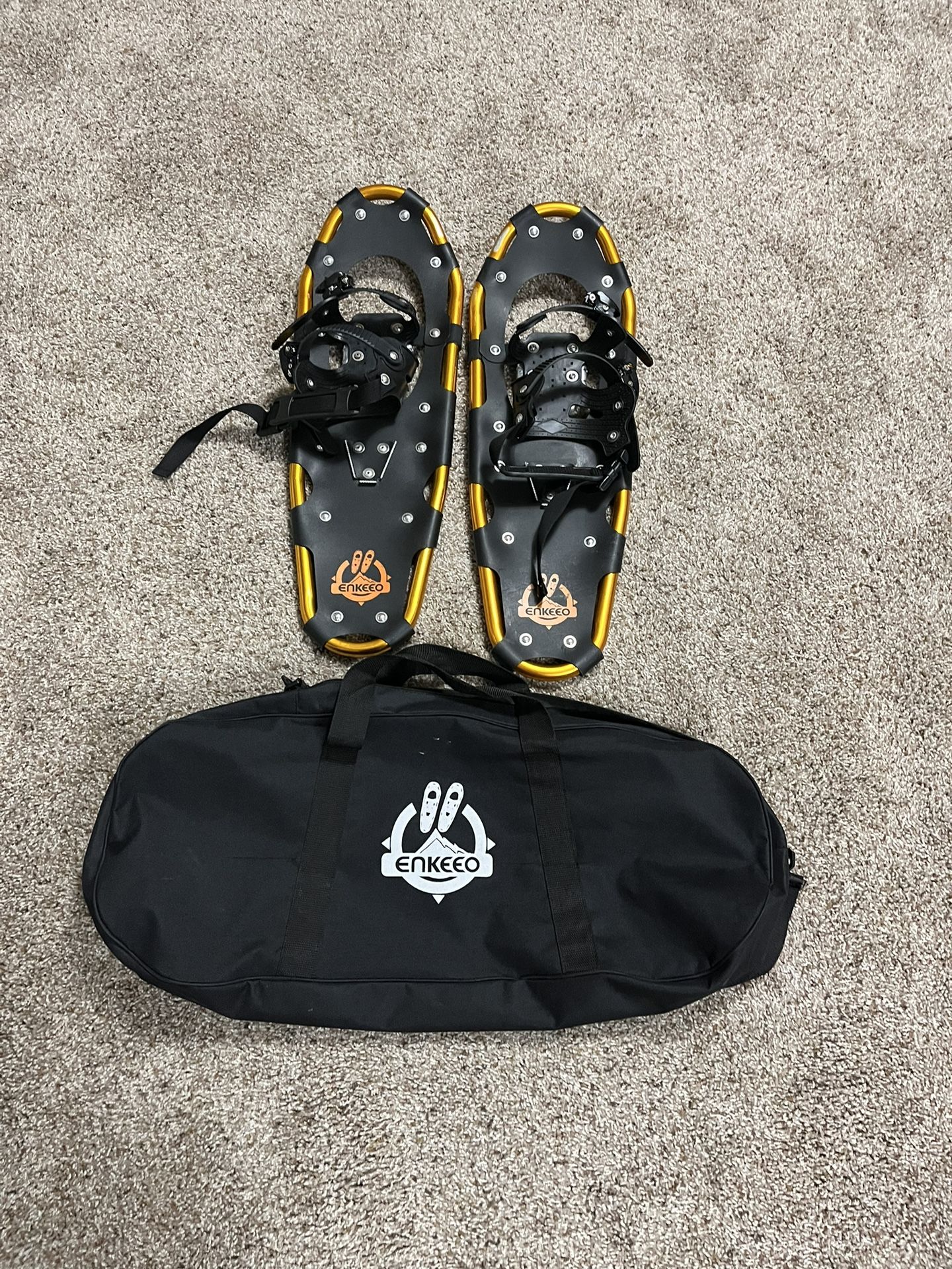 25” Enkeeo Snowshoes With Travel Bag in Great Condition