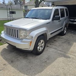 2012 JEEP LIBERTY SPORT 4X4 .. CLEAN