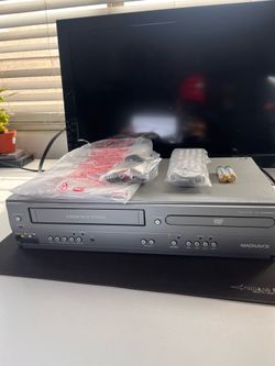 Magnavox dv225mg9 VCR/DVD Combo Player - Tested & Works with Remote