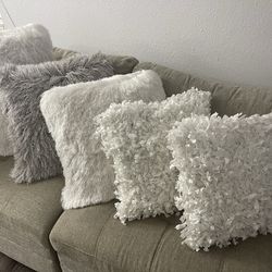 Decorative Throw Pillow Set – Elegant & Timeless (5 pcs) 🛋️✨