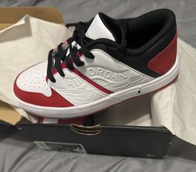 Jordan Nu Retro 1 Low Sz 5 Youth NEW In Box