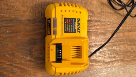 De Walt 8amp Fast Charger