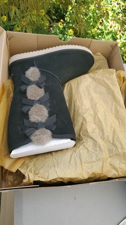 Kookaburra by ugg brand new in box pay $150 + tax size 5 adults