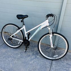 SCHWINN DSM HYBRID BIKE 700cc Wheels