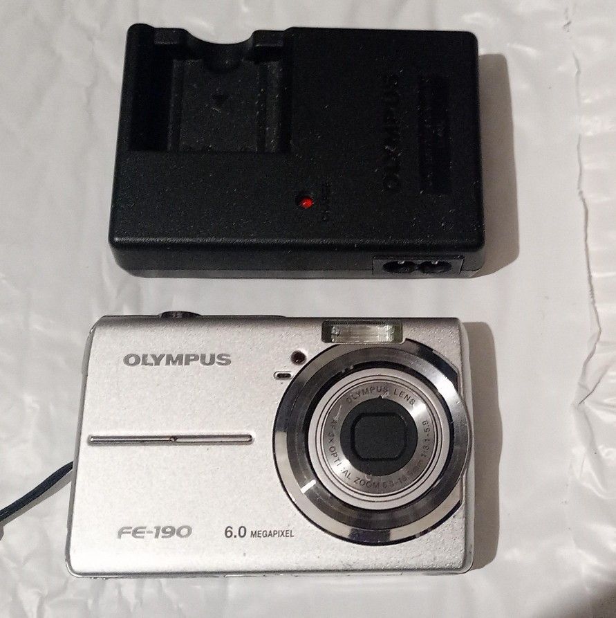 Olympus FE-190/X-750 (Photo And Video Camera) 