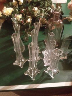 Assorted glass bud cases