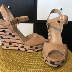 SHINY BEIGE WEDGE PEEP TOE SANDAL WITH FURRY POLKA DOT  SIZE 7M