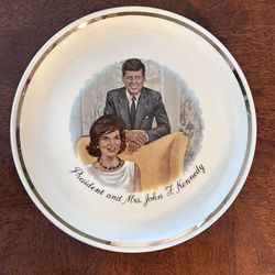 PRESIDENT AND MRS. JOHN F. KENNEDY -  Ceramic Commemorative Plate