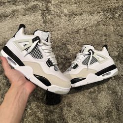 Air Jordan 4 Military Black 
