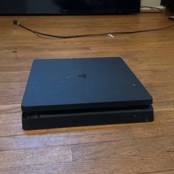 PS4 Slim 