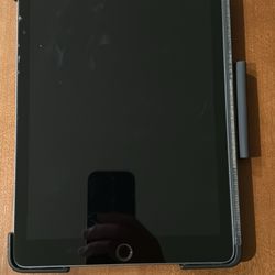 Apple iPad 6th gen (128GB) Wi-Fi plus keyboard/mouse