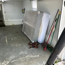 Queen Matress W/box Spring