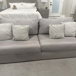 Living Spaces Like New Loveseat 