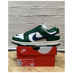 NIKE DUNK LOW (W) GREEN GORGE — Sizes 7.5w, 8w & 8.5w