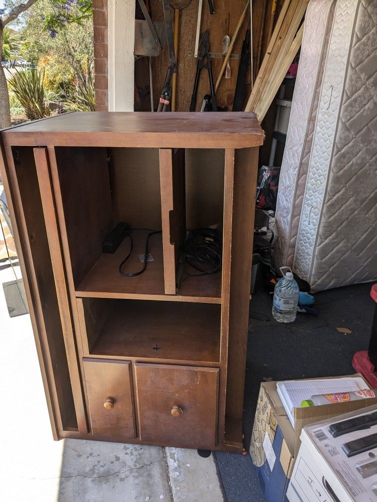 Free Desk + Hutch, Ethan Allen 