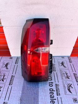 2015 -2020 CHEVROLET SUBURBAN TAHOE OUTER TAILLIGHT OEM LEFT DRIVER SIDE OEM