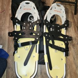 New Snowshoes W Carry Case