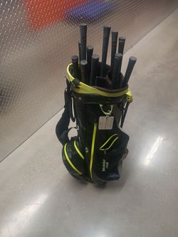 Callaway 11 piece golf club set in waterproof golf bag
