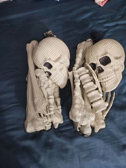 HALLOWEEN 2 BAGS OF BONES