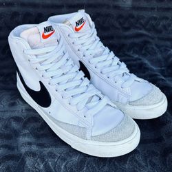Nike Women’s Blazer Mid 77’ Size 6.5