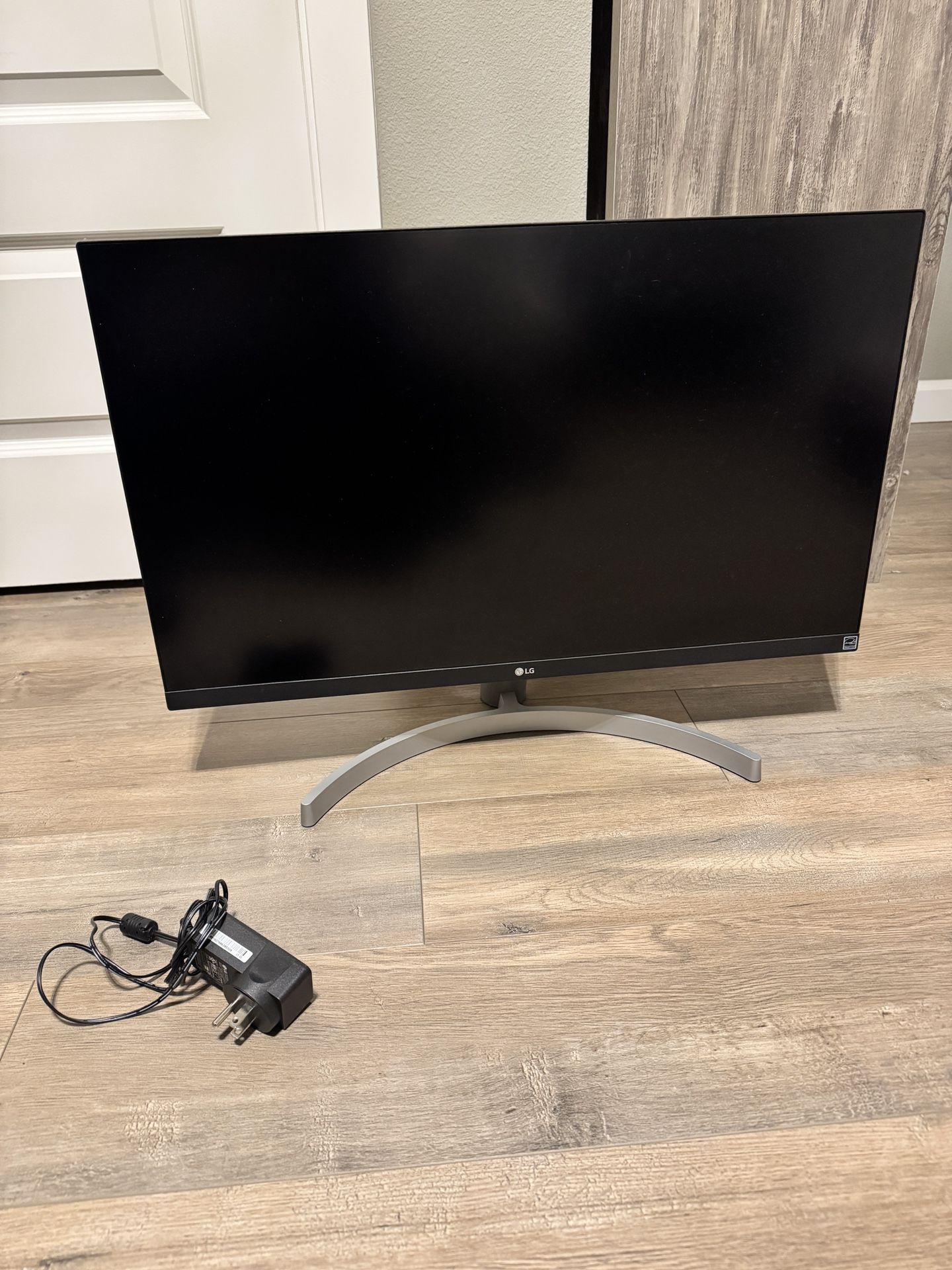 LG 24” Full HD LED Monitor – Excellent Condition + Power Cord