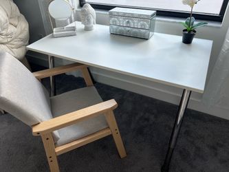 White Desk/ Vanity
