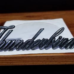 EMBLEMA METALICO CROMADO THUNDERBIRD