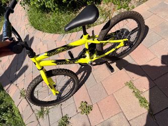 Yellow huffy rock it 18” bike