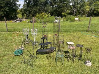 Plant stands/decor