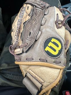 Size 10 Wilson Child Softball Baseball Glove