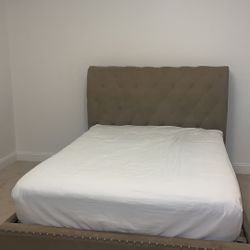 Queen Bed+Mattress  Set 