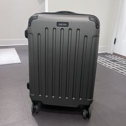 Kenneth Cole Reaction Luggage - 28in 