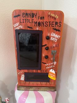 CANDY CORN LANE FUNCTIONAL HALLOWEEN CABINET