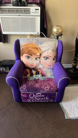 Lil couch frozen Elsa