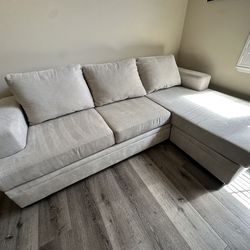 Living Spaces 97” Sofa With Reversible Chaise | Track Arms