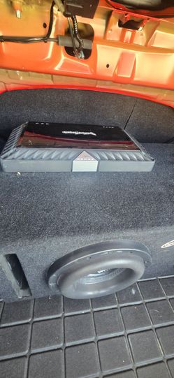 Skar 8"  zvx dvc  dual 4 ohm subs with ground Shaker box in mint condition