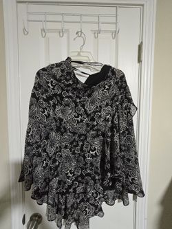 Chaps XL: Flowing Black & White Paisley Skirt