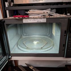 LG Microwave 1.5 Cu Ft