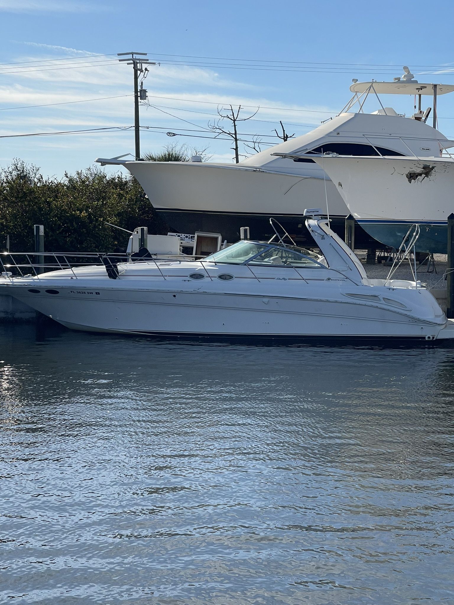 2000 Sea Ray 400 Sundancer fiberglass damage on hull