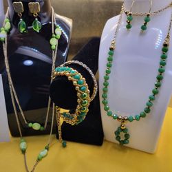 LOT OF PRECIOUS  SOFT GREEN SET NECKLACES, EARRINGS & BRACELET
