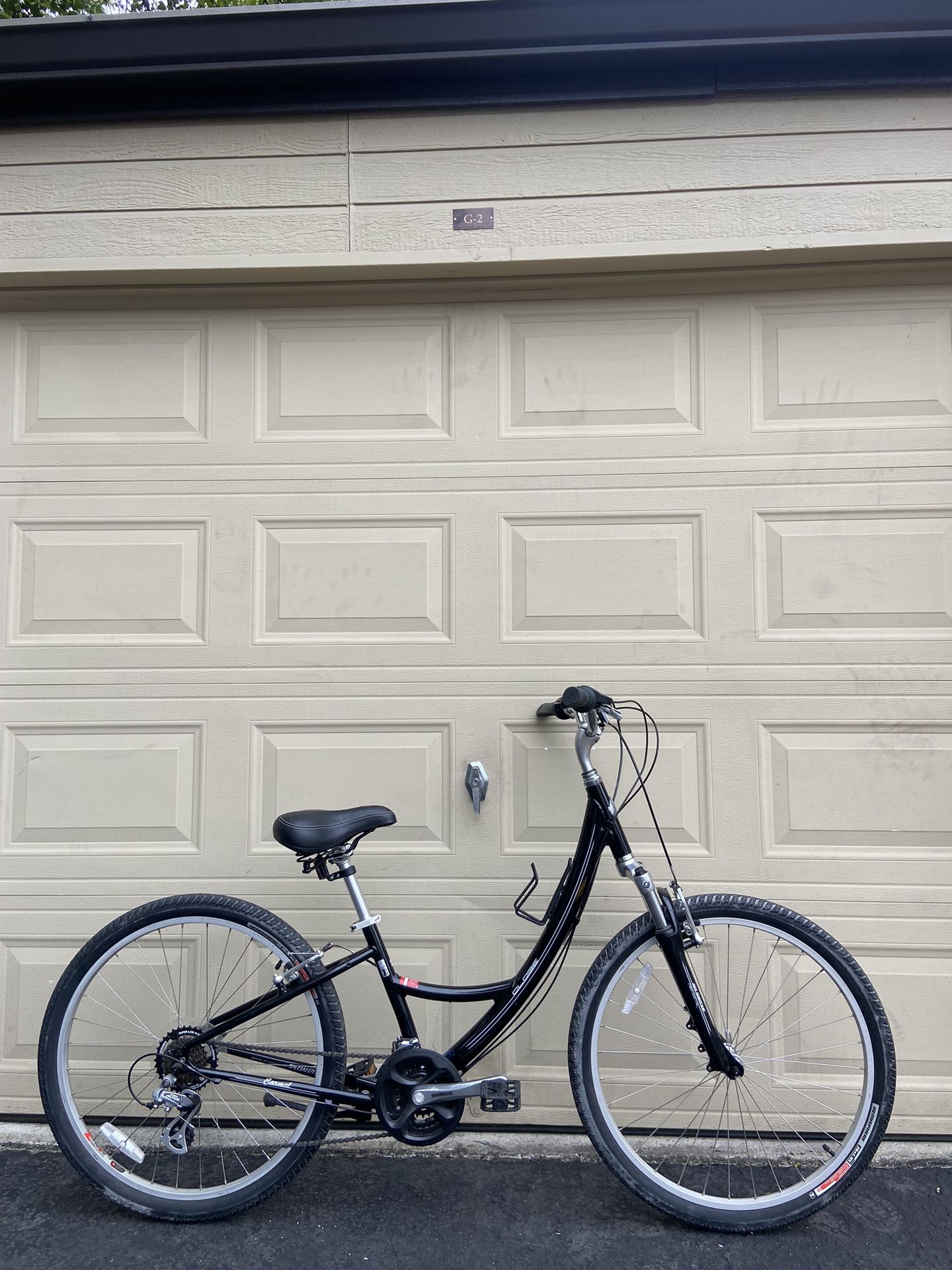 Small Specialized Globe Carmel – 26” – 21-Speed – Step-Thru Comfort Hybrid Bike Women’s Bicycle