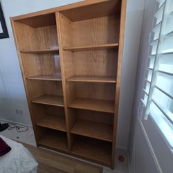 Wooden Bookcase Solid And Sturdy Construction 