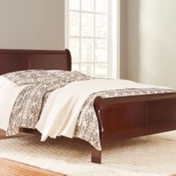 Reddish Brown Wooden Queen Bed Frame Set