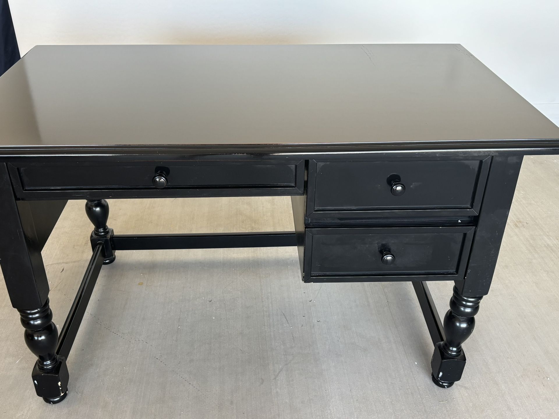 Black Desk
