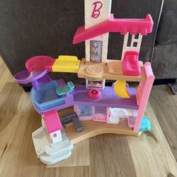 Fisher-Price Little People Barbie Little DreamHouse Toddler Playset with Music & Lights