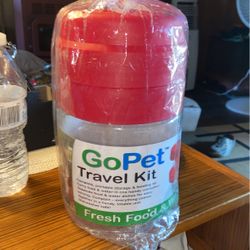 New Go Pet Travel Kit  Food & Water Carry & Serve 
