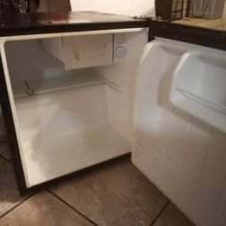 Mini Fridge 