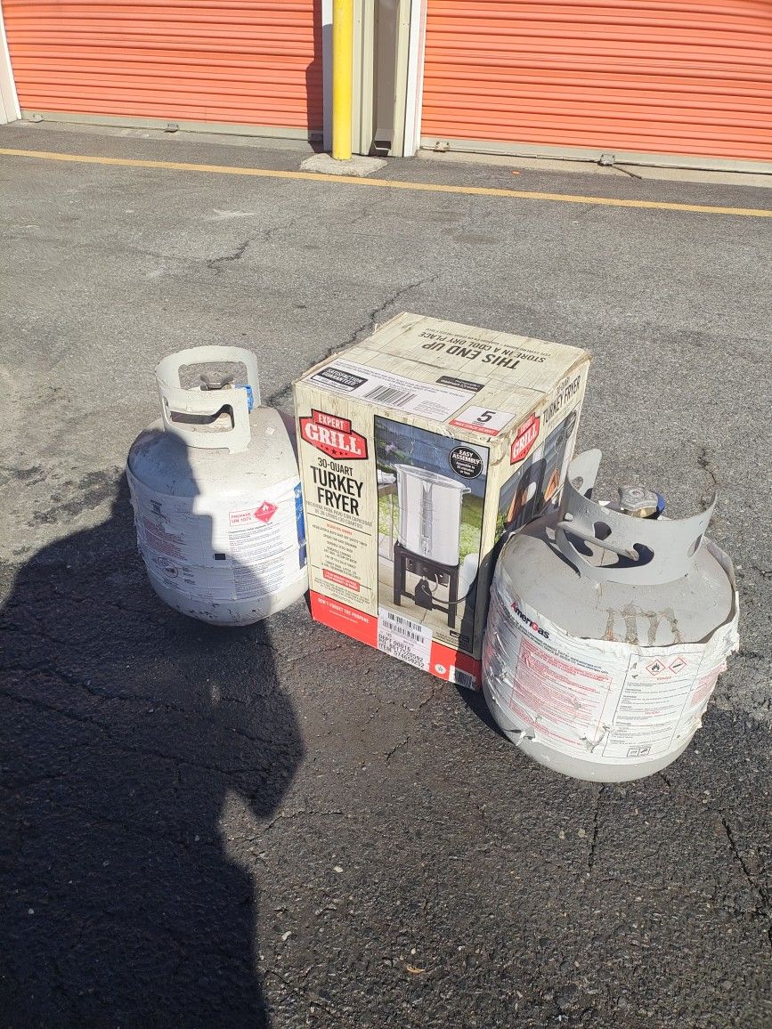 Turkey Fryer .With 2 Tanks