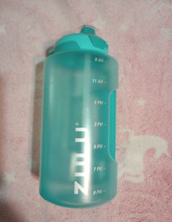 Water Bottle with Straw 128 oz Green Zulu
