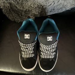 DC  Woman Court Graffik Skate Shoes